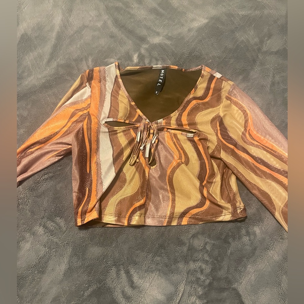 Motel Rocks - Earthy Gradient Top - Picture 4 of 7